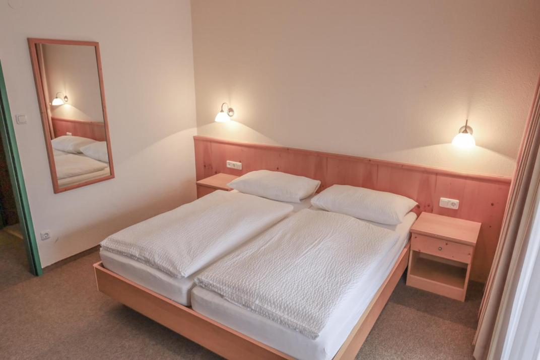 Gasthof Pension Pichlernwirt Himmelberg Buitenkant foto